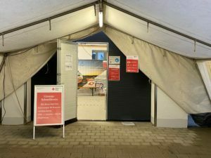 BRK Rosenheim, Eingang Testzentrum Bruckmühl